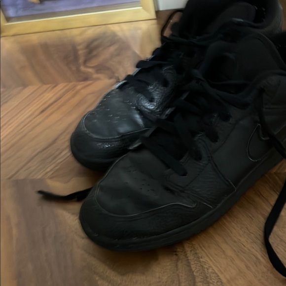 Jordan 1 low Black Sneakers Classic Athletic Design - Picture 2 of 5